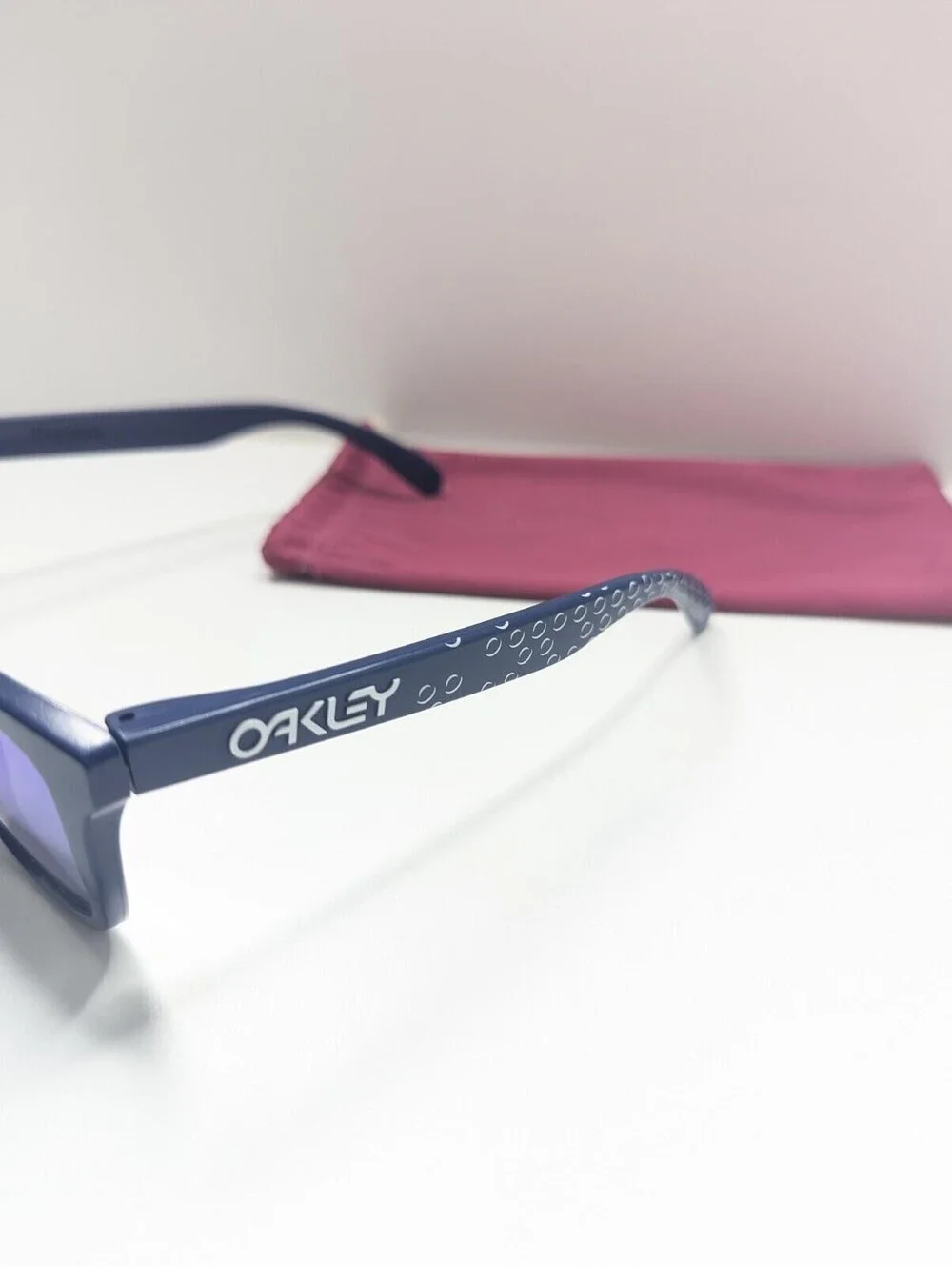 Oakley Frogskins B-1B Blue w/ Sapphire Iridium Lenses OO9013-47 55-17-133
